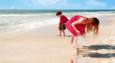 kids looking for shells on beach | Coastline Realty Vacations